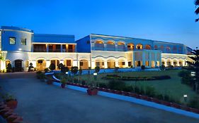 Chanakya Bnr Hotel